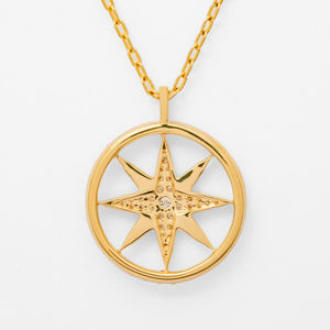 Collier pendentif étoile en or jaune 14 carats de luxe avec diamant de laboratoire de 0,38 ct, certifié IGI, fermoir mousqueton, design élégant et minimaliste - Product Image 2