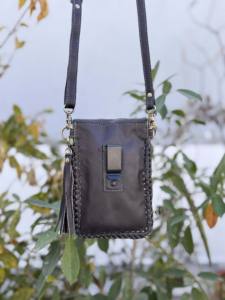 กระเป๋าหนังแกะสลักลายด้วยมือประดับด้วยหินเทอร์ควอยซ์  ขนาดเล็ก ใส่โทรศัพท์ได้ ใช้เป็นกระเป๋าถือหรือกระเป๋าคล้องมือได้ - Product Image 3