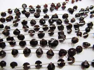 Perles de grenat naturel du Mozambique en forme d'oignon, brin de 8 pouces de long - Product Image 4
