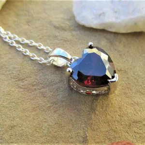 Colgante de Diamante Negro con Corte Corazón, Cadena de Plata, Joyería Clásica para Mujer, Uso Diario - Product Image 4