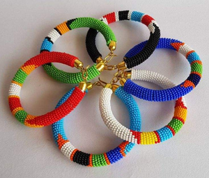 Dernier modèle unisexe de style classique pour bracelet, fait main avec des broderies perlées vibrantes, couleurs audacieuses, élégance artistique, beauté - Product Image 1