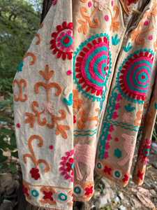 Chaqueta de terciopelo estilo bohemio con bordados de arte folclórico colorido, diseño floral étnico, estilo único para festivales, abrigo tipo cárdigan de invierno. - Product Image 6
