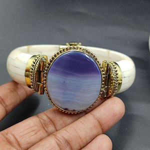 กำไลข้อมือทำมือจากกระดูกสัตว์ธรรมชาติคุณภาพสูง สีผสมแบบกำหนดเอง สำหรับผู้หญิง โดย Perfect Enterprises - Product Image 3