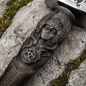 Marteau Viking gravé avec motif Yggdrasil, face carrée, acier au carbone, manche en bois, 12 pouces, texture antidérapante - Product Image 5