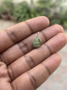 Pendentifs faits à la main en argent sterling 925 avec pierre précieuse péridot vert pour filles et femmes, fabricant de bijoux en argent indien - Product Image 2