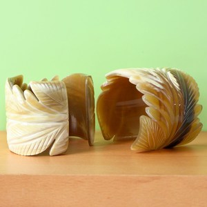 Brazalete de Cuerno de Búfalo Tallado, Artesanía Natural, Coleccionable, Tema de la Naturaleza, Joyería Hecha a Mano - Product Image 5