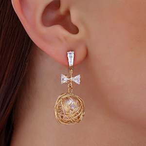 Pendientes de bola de perlas de malla dorada antideslustre de PRAO - Product Image 2
