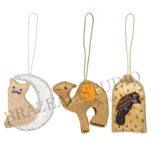 Adornos Navideños Hechos a Mano, Ecológicos, de Terciopelo y Satén, Bordados y Personalizados de Fábrica, con Camellos, Caballitos de Mar y Estrellas - Product Image 4