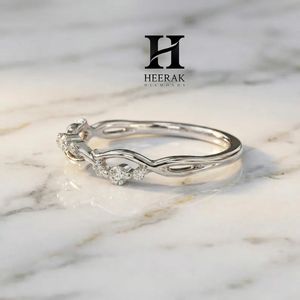 Bague de mariage de luxe en or blanc 14 carats avec diamants de laboratoire, motif branche et vigne, inspirée de la nature - Product Image 2