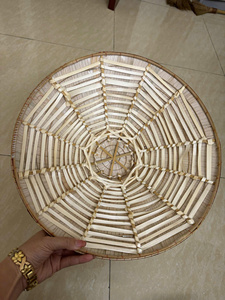 Chapeau de fermier en feuille de palmier naturelle, design conique en bambou, pour le travail en extérieur et la décoration - Product Image 6