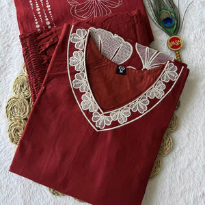 Ensemble de costume imprimé au bloc de haute qualité avec finition soignée, accompagné d'un dupatta fantaisie pour femmes et filles - Product Image 1