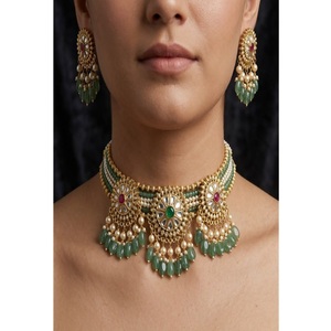 Collier ras du cou et boucles d'oreilles en laiton de qualité supérieure, style antique poli, avec pierres Jadau Kundan, collection pour mariage - Product Image 1