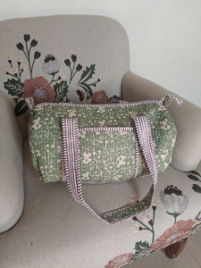 Sac de voyage unisexe en coton matelassé à imprimé floral vert, fermeture éclair, doubles poignées, léger, 20-35L, sac de sport pour le week-end - Product Image 2