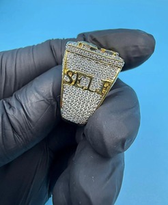Anillo de Rey Personalizado con Letra y Moissanita, Plata de Ley 925, Chapado en Oro de Dos Tonos, Anillo Hip Hop, Anillo de Diamante de Corte Redondo, Anillo de Compromiso - Product Image 3