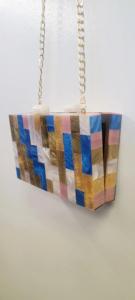 Bolso de mano artesanal multicolor de madera y resina para fiestas y bodas, bolso único hecho a mano a precio de mayorista. - Product Image 6