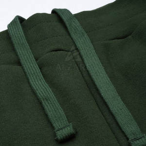 Pantalones deportivos de corte relajado y tela de primera calidad con estilo fácil de poner y cintura cómoda. - Product Image 4