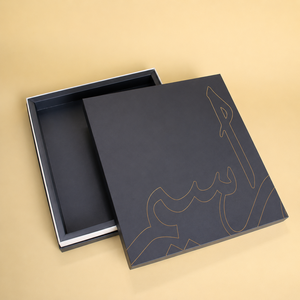 Boîte cadeau personnalisable EcoRev à fermeture magnétique pour chemises, en carton rigide pliable avec insert en papier, couvercle et base, avec logo et éponge - Product Image 5