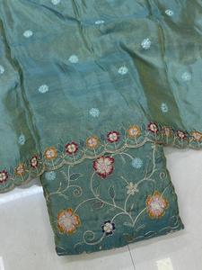 Broderie de perles sur tissu viscose, travail multicolore - Product Image 2