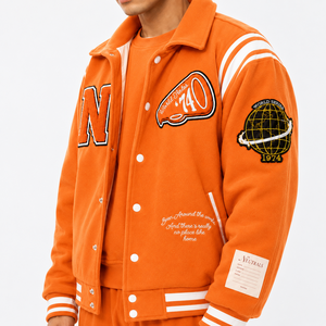 Veste universitaire d'hiver orange unisexe style preppy, col rabattu, logo N brodé, patch frontal, simple boutonnage, en polaire - Product Image 1