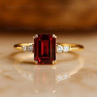 Cincin Kejutan Moissanite Garnet Merah Potongan Emerald Untuk Wanita Perak 925 Asli Dengan Rhodium Proposal Untuk Hadiah Perhiasan Pengantin