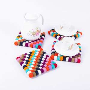 Juego de 4 Salvamanteles de Fieltro y Lana Autosecantes Hechos a Mano, Súper Absorbentes y Antiarañazos, Accesorio de Decoración para Mesa - Product Image 1