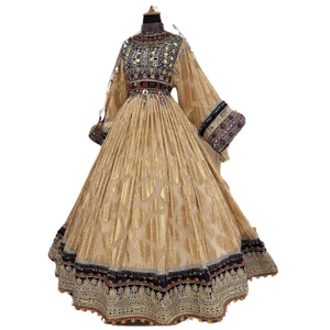 Robe afghane Kuchi rose faite à la main sur mesure de qualité supérieure pour femme, avec un grand volant et un nouveau motif floral. - Product Image 1