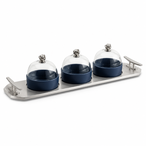 Ensemble de plats de service distinctifs avec couvercles, alliant le caractère du bois naturel et les détails métalliques élégants dans un décor épuré - Product Image 2