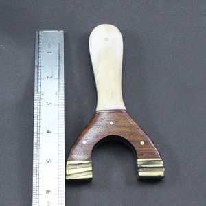 หนังสติ๊กไม้ทำมือพร้อมด้ามจับสีงาช้างและลายทองเหลือง ความยาว 5 นิ้ว - Product Image 6