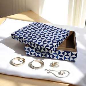 Caja de Joyería Hecha a Mano con Incrustaciones de Hueso Azul y Blanco, Patrón Geométrico de Triángulos en Mosaico, Caja Rectangular para Guardar Recuerdos - Product Image 5
