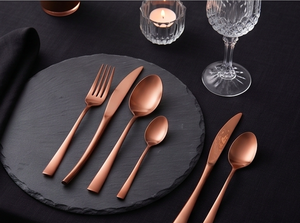 Juego de cubiertos de oro rosa mate, diseño minimalista, tenedor, cuchillo y cuchara de metal para uso en la cena y en hoteles. - Product Image 3