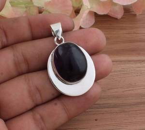 Colgante de Amatista Púrpura Natural Vintage, Plata de Ley 925 Chapada en Platino, Joyería de Piedra Hecha a Mano con Desintoxicación Digital, Energía Reiki - Product Image 1