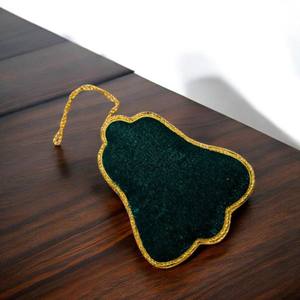 Décoration suspendue artisanale en Zari |   Décoration suspendue en velours vert avec fil métallique et perles, vente en gros de décorations suspendues Zari - Product Image 4