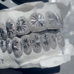 AMBER JEWELS ชุดกริลล์ฟันทองคำแท้ 18K แบบเต็มชุด ประดับด้วยหินธรรมชาติเจียระไนทรงเหลี่ยม ฝังแบบช่อง สไตล์ฮิปฮอป สำหรับทุกเพศ ใส่ได้ทุกวัน - Product Image 3