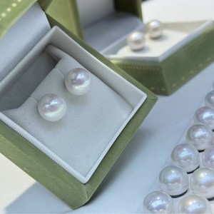 Pendientes de Perlas Naturales Aurora Redondas de 12-13 mm de Zhuji Wholesale, Fabricados en Oro Puro K, Edición 100% Perlas Naturales - Product Image 1