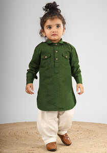 Ensemble kurta pyjama vert pour garçons, vêtements ethniques pour enfants, kurta en coton avec pyjama blanc, tenue traditionnelle festive pour bébés garçons - Product Image 3