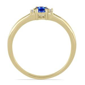 Bague classique sertie d'un saphir naturel rond, ornée d'un sangle de diamants et d'une gravure manuelle de style vintage - Product Image 3
