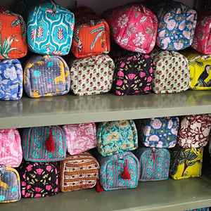 Bolsa de Aseo de Algodón, Bolsa Acolchada Grande con Cierre de Cremallera, Diseño Multiusos Elegante y Casual de Cuero Ecológico - Product Image 1