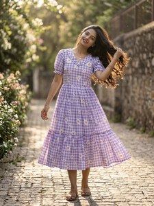 Robe maxi prête-à-porter en mousseline de soie bleu ciel avec imprimé gingham pour les occasions spéciales - Product Image 3