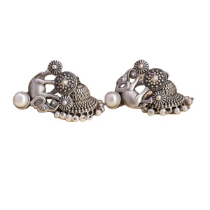 Boucles d'oreilles Jhumka indiennes en laiton oxydé faites à la main, plaquées argent antique, pour femmes, vente chaude, stock disponible, livraison rapide - Product Image 1