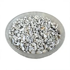 Vente en gros de gravier de cristal d'howlite poli et gravé de 3-5 mm, pierre de guérison en vrac pour la décoration intérieure et les fêtes chez Amayra Crystals Exports - Product Image 1