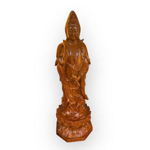 La exquisitamente tallada estatua de pie de la Diosa de la Misericordia está hecha de madera de Huong. - Product Image 2