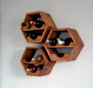 Elegante soporte de exhibición de vino de mesa, accesorio de comedor con estilo, soporte artesanal de bambú, decoración geométrica de madera. - Product Image 6