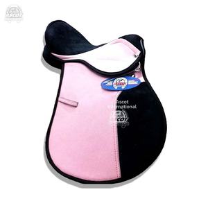 Sillín de Doma Inglesa de Diseño Premium para Caballos Cuero Sintético con Asiento de Ante Precio - Product Image 1