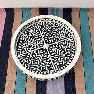 Plateau décoratif rond en bois Art Déco, cadeau de Noël, provenant d'Inde - Product Image 1