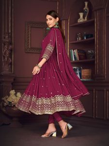 Traje Anarkali de Primera Calidad para Mujer en Color Rosa Oscuro, Manga 3/4, Georgette Crepe, Semi-cosido, para Bodas y Fiestas - Product Image 2