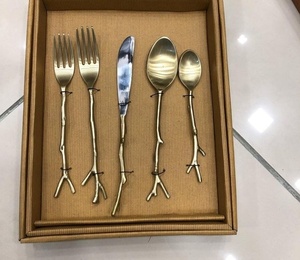 Juegos de Cubiertos de Diseño de Lujo, Acero Inoxidable de Alta Calidad, Mango de Hoja de Latón, Baño de Oro Espejo, Desechables, Personalizados - Product Image 5