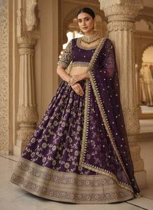 Lehenga en soie Miragi Jacquard à motifs rapides avec broderie de sequins, fils et Jari, blouse en Georgette et dupatta en Georgette - Product Image 4