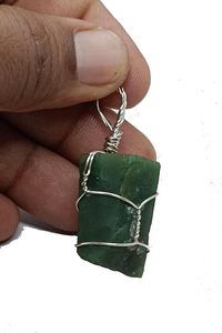 Colgante de Moda con Imagen de Cristal de Ágata Verde Natural Jada, Grabado en Bruto, Envuelto en Alambre, de Gujarat, para el Día de la Madre - Product Image 5