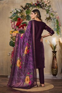 Conjunto de Kurti y Pantalón de Seda Romana de Viscosa al por Mayor con Bordado Multihilo, Ropa Étnica India Premium para Exportación - Product Image 3