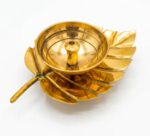 Lampe à huile en laiton en forme de feuille, design traditionnel pour les cérémonies religieuses, décoration Diwali Pooja - Product Image 1